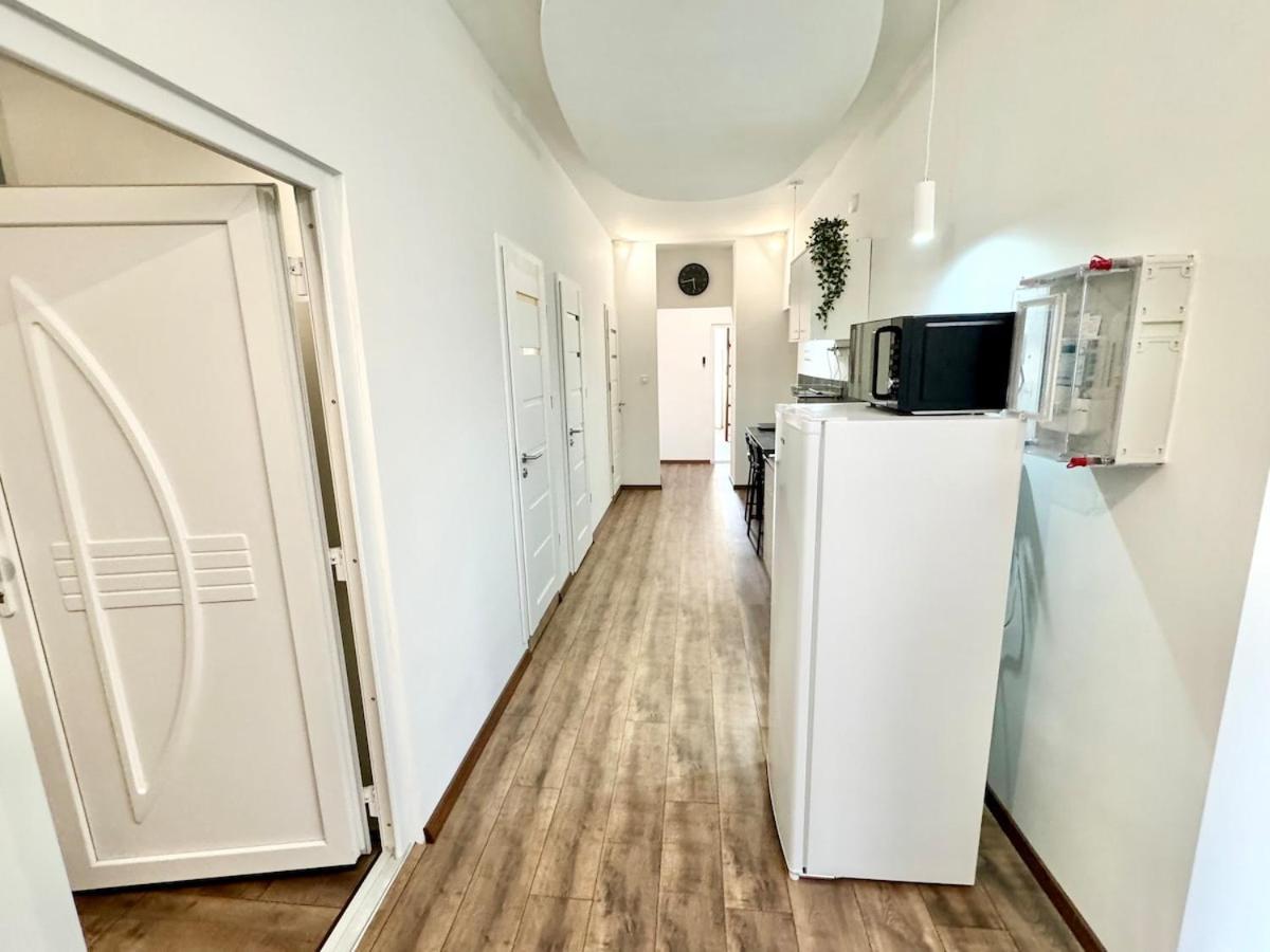 Apartment K87 Renovated 6br *