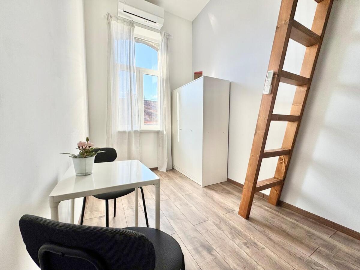 K87 Renovated 6br Apartment Budapest
