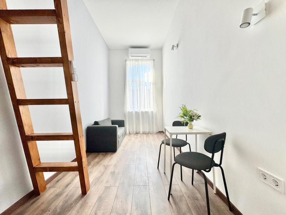 K87 Renovated 6br Apartment Budapest