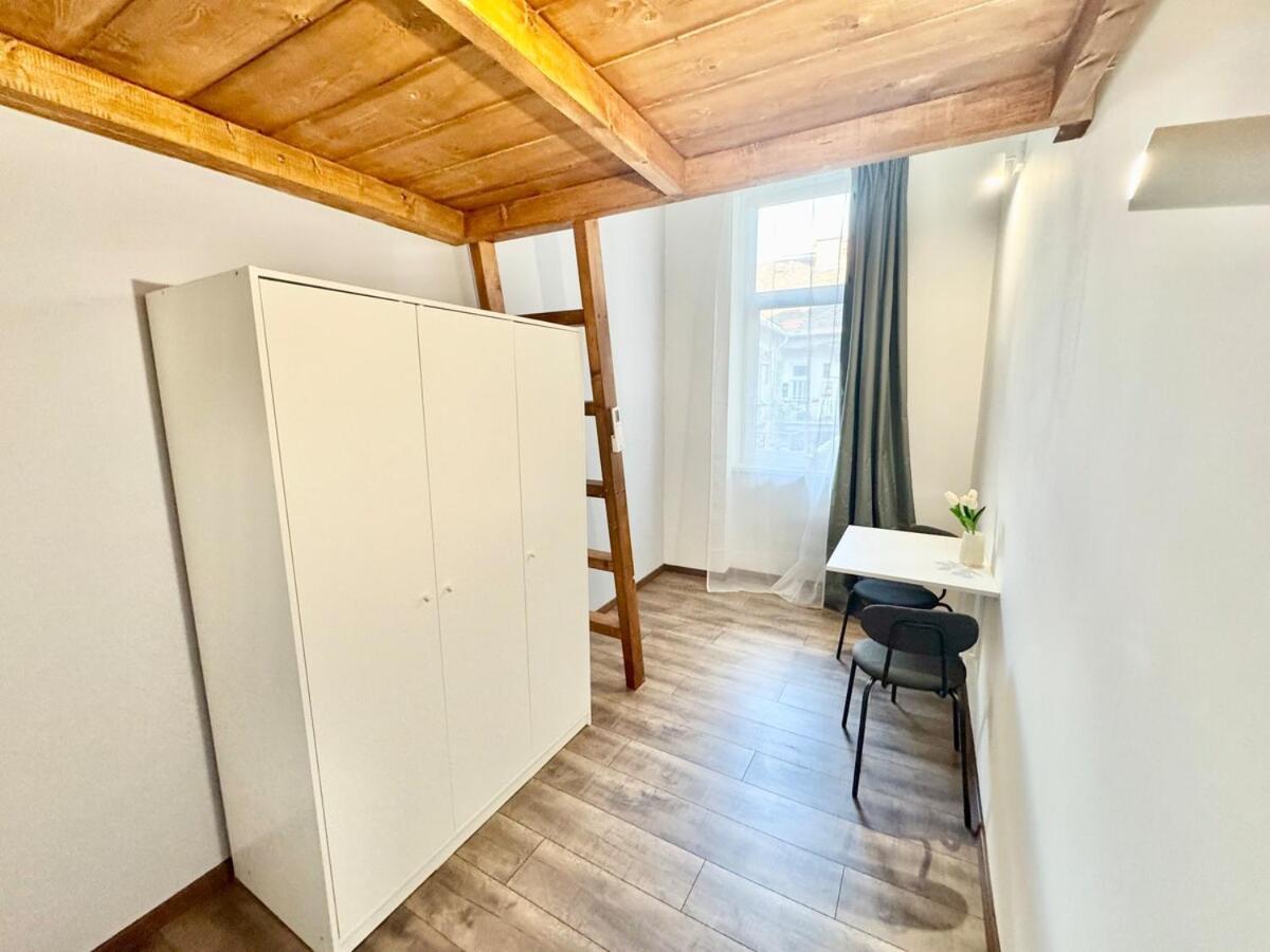 K87 Renovated 6br Apartment Budapest