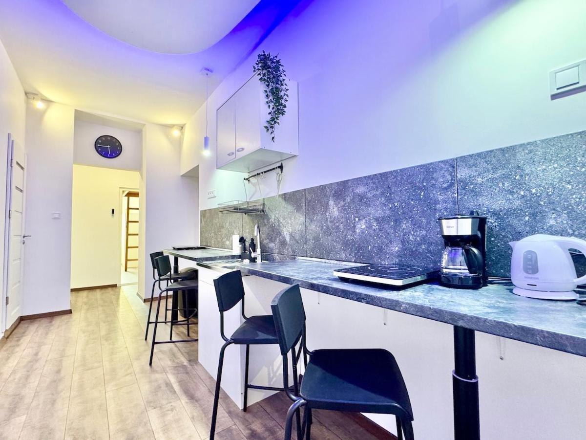 K87 Renovated 6br Apartment
